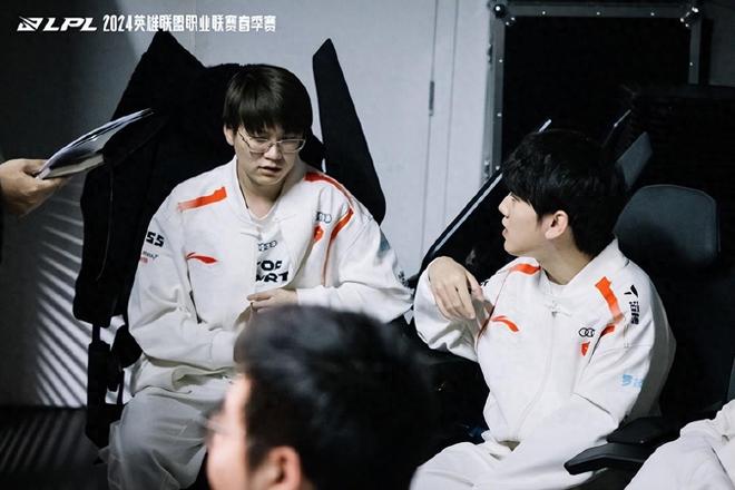 持与家人的 持与家人的