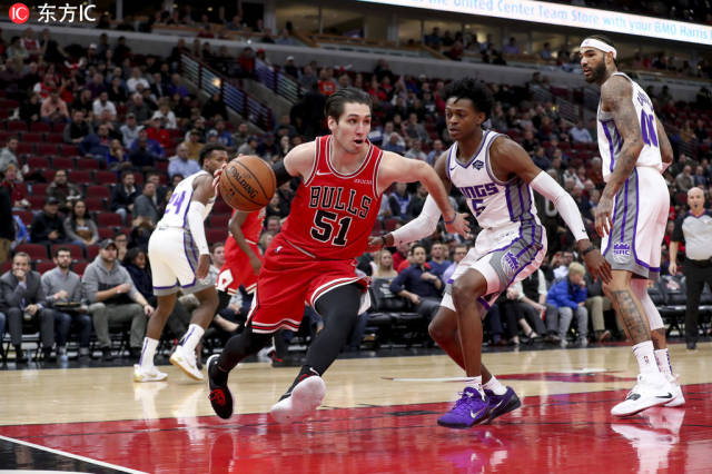 而充满魅力 而充满魅力