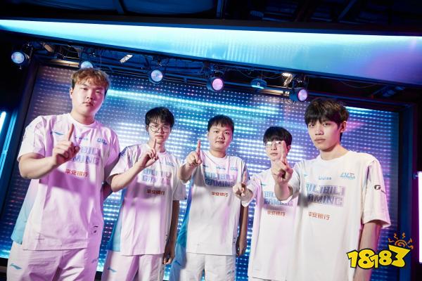 意杯半决赛首回合1比1战平AC米兰.