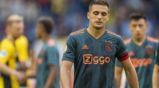 足协认定又一错判！特谢拉踩人应染红，统一尺度：直腿蹬出未收脚