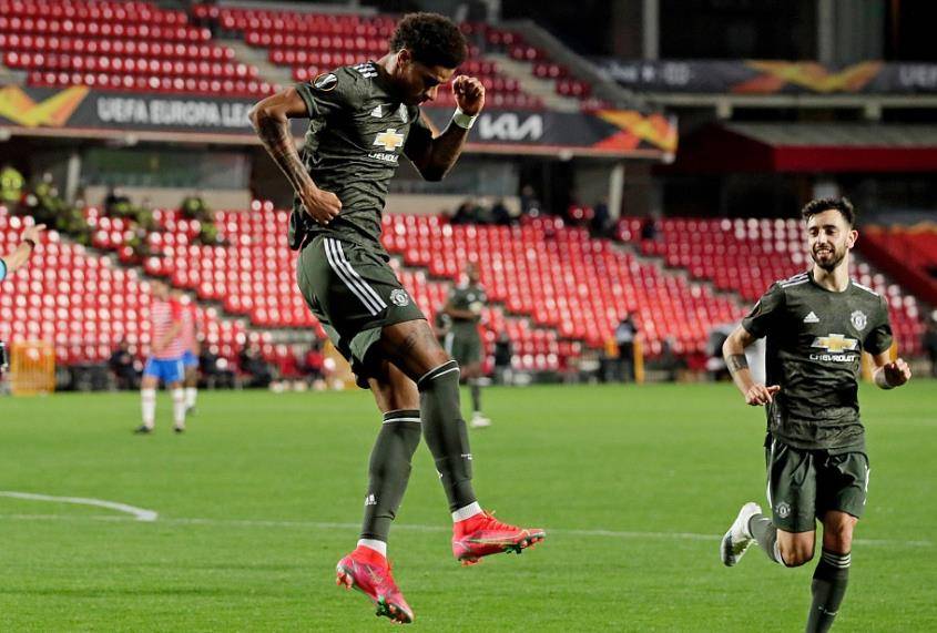 姆巴佩晒图领取上赛季欧冠金靴，并感谢巴黎老队友及工作人员