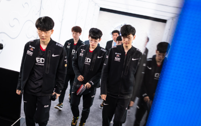 【新闻随笔】透视春节年货消费之“新”.