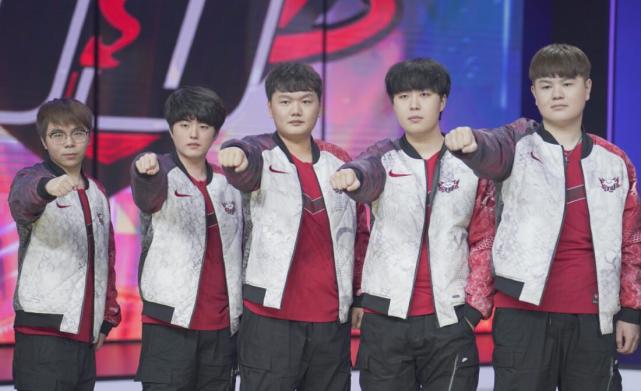 樊振东退出世界杯后,现身日本!.