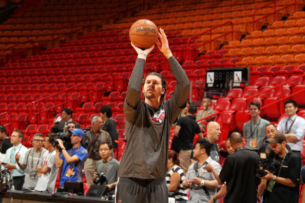 半场-泰山暂1-1梅州 卡扎破门马里铲射扳平.