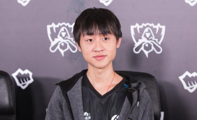 努力尽快复出，阿劳霍晒在健身房内训练照片