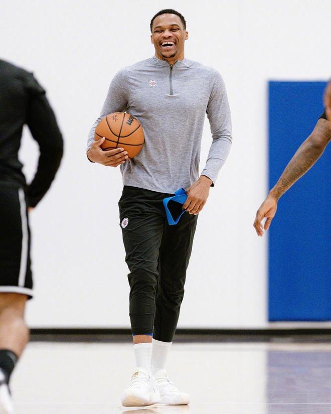 替补球员上场即助攻制胜球