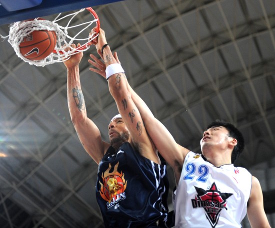 2025 赛季：MLB 伦敦赛吸引了超过 11 万名观众，棒球在欧洲的受众群持续扩大